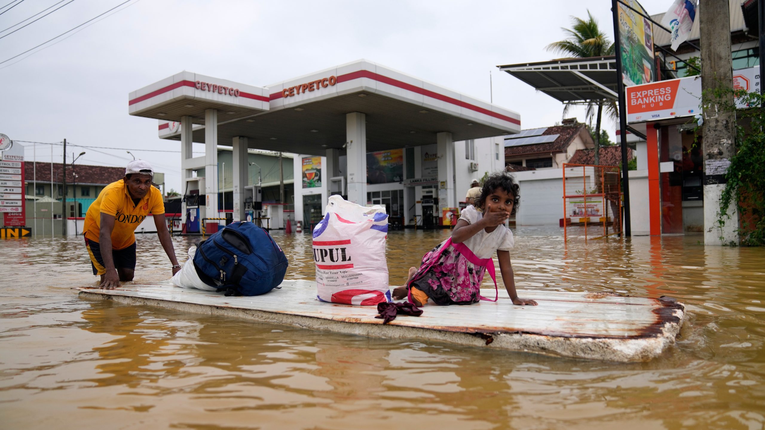Sri Lanka Flood Disaster: 159 Dead as Mud Buries Communities Sri Lanka Flood Disaster: 159 Dead as Mud Buries Communities