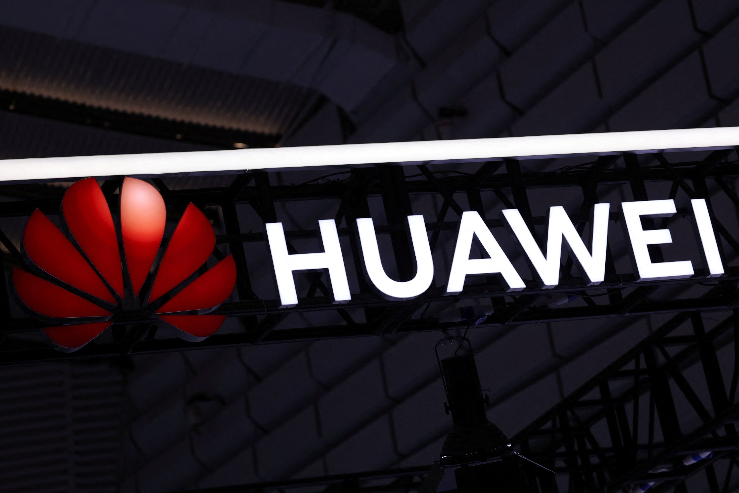 Exclusive Huawei, ZTE win Vietnam 5G contracts after US tariffs shift ties Exclusive Huawei, ZTE win Vietnam 5G contracts after US tariffs shift ties
