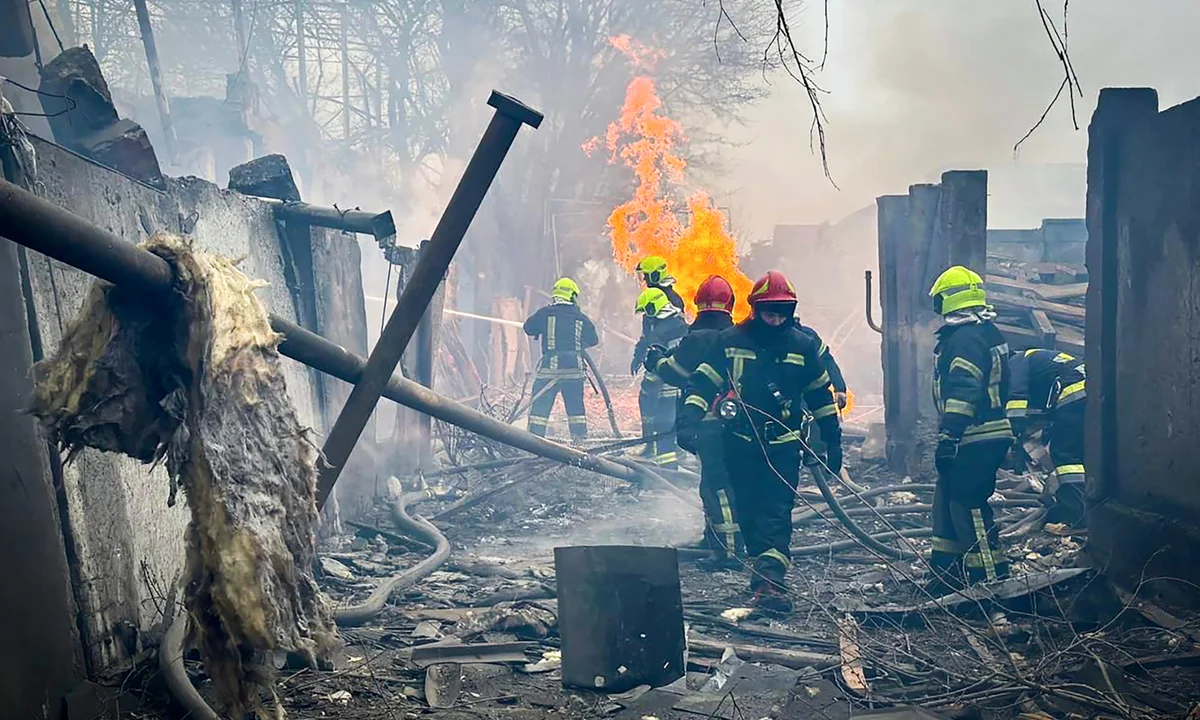 Russian Strike Kills at Least 8 in Odesa as Peace Talks Drag On