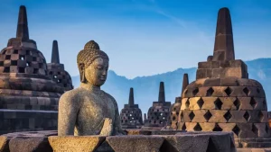 Luxury Train Tour to the Largest Borobudur Temple