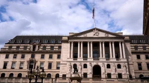 Bank of England Lowers Rates but Warns on Further Cuts