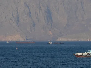Trump Strait of Hormuz Plan Fails to Calm Oil Market
